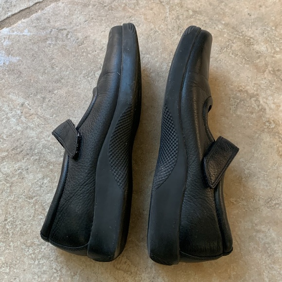 Easy Spirit Black Leather Shoes - Picture 4 of 5